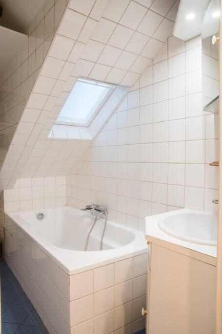 Spacious Studio In Paris Hyper Center - Smart Tv & Wifi - 4P Exterior photo